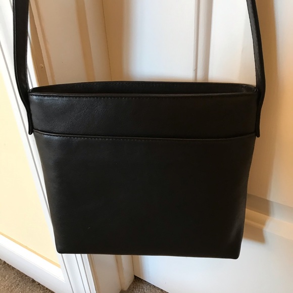 Ralph Lauren black leather crossbag. - Picture 3 of 7